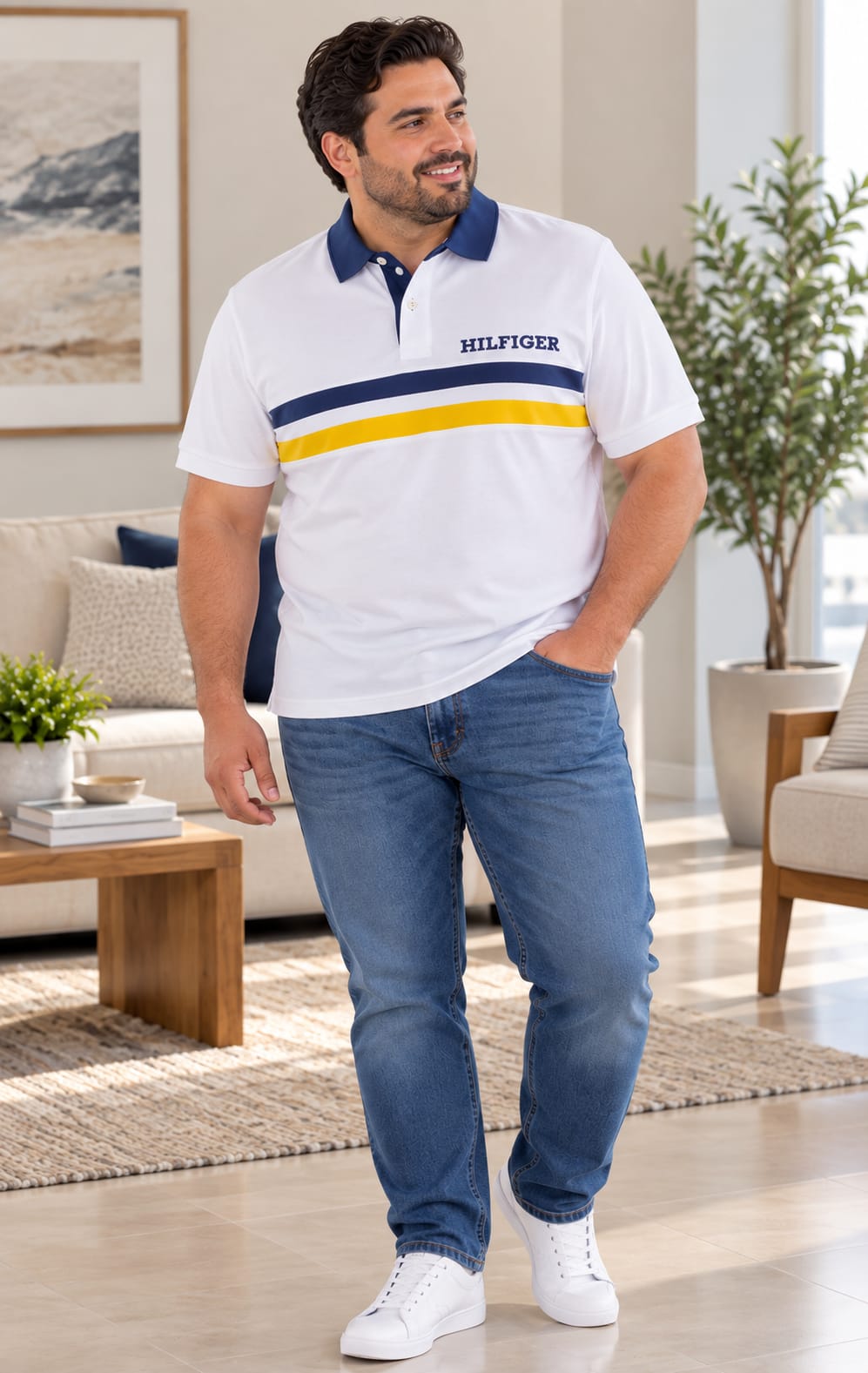 Playera para Hombre Blanca con Detalles Azul Marino y Amarillo Tommy Hilfiger