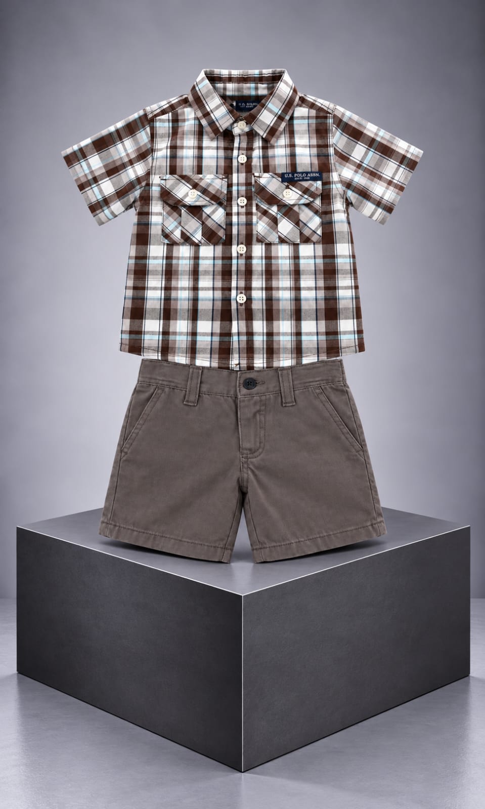 Conjunto para bebé de 12 meses camisa manga corta y short en café, gris y blanco