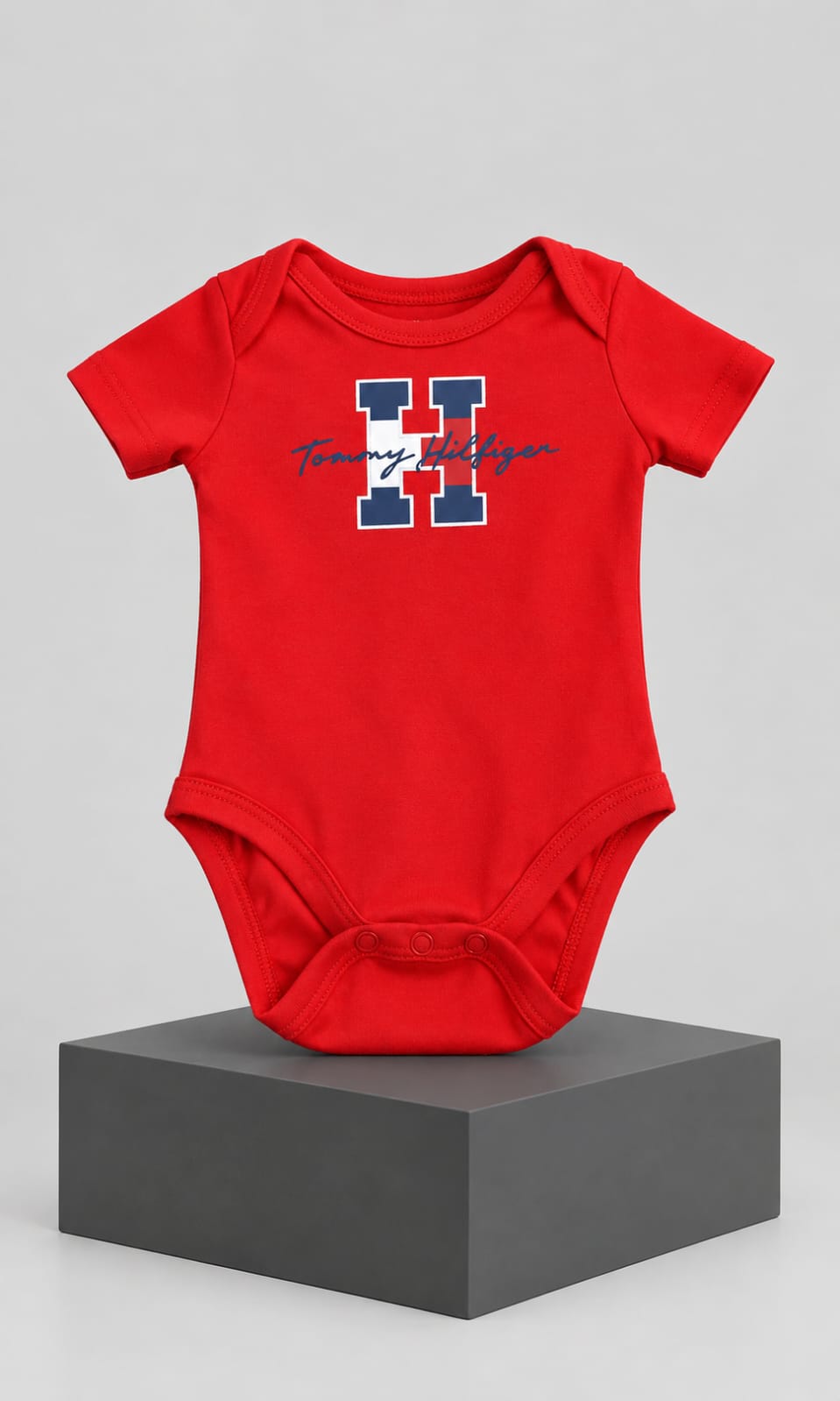 Conjunto Tommy Hilfiger de 2 Pañaleros y Pants para Bebé 0 a 3 Meses