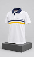 Playera para Hombre Blanca con Detalles Azul Marino y Amarillo Tommy Hilfiger