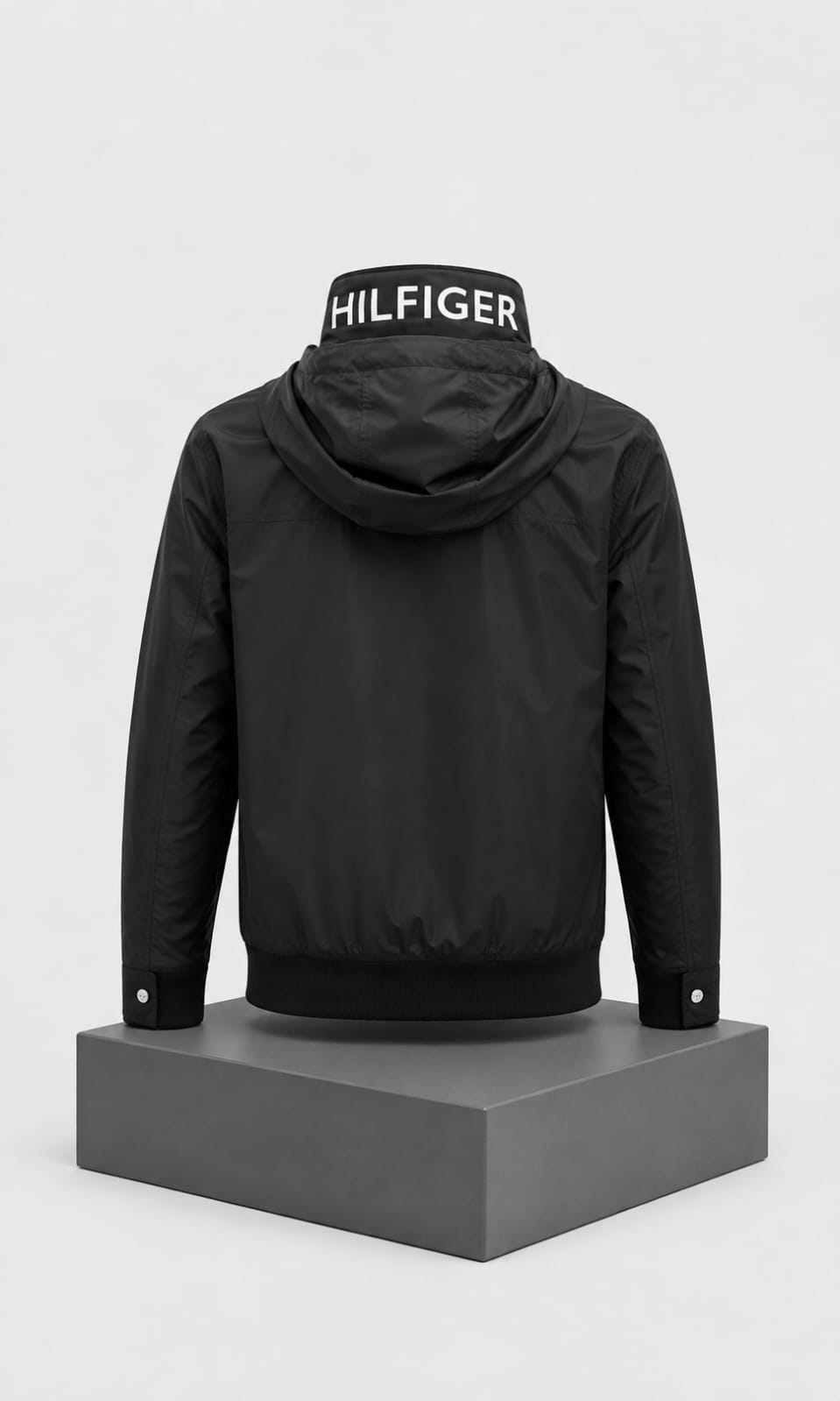 Chamarra Negra Tommy Hilfiger Para Caballero Con Gorro