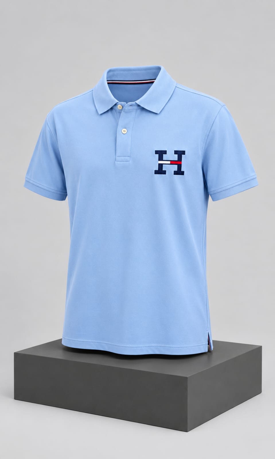 Playera para Hombre Azul Claro con Detalle de Inicial Tommy Hilfiger