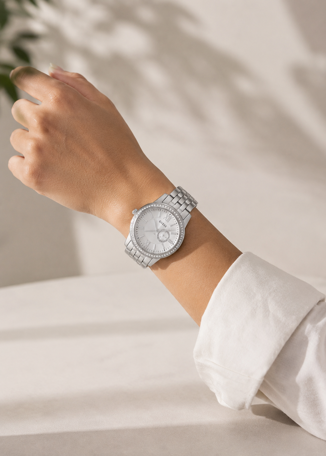Reloj Guess U0573L1 para Dama Plateado con Pedrería 38.5 mm