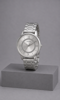 Reloj Guess U0933L1 para Dama Plateado con Dial Aperlado 40 mm
