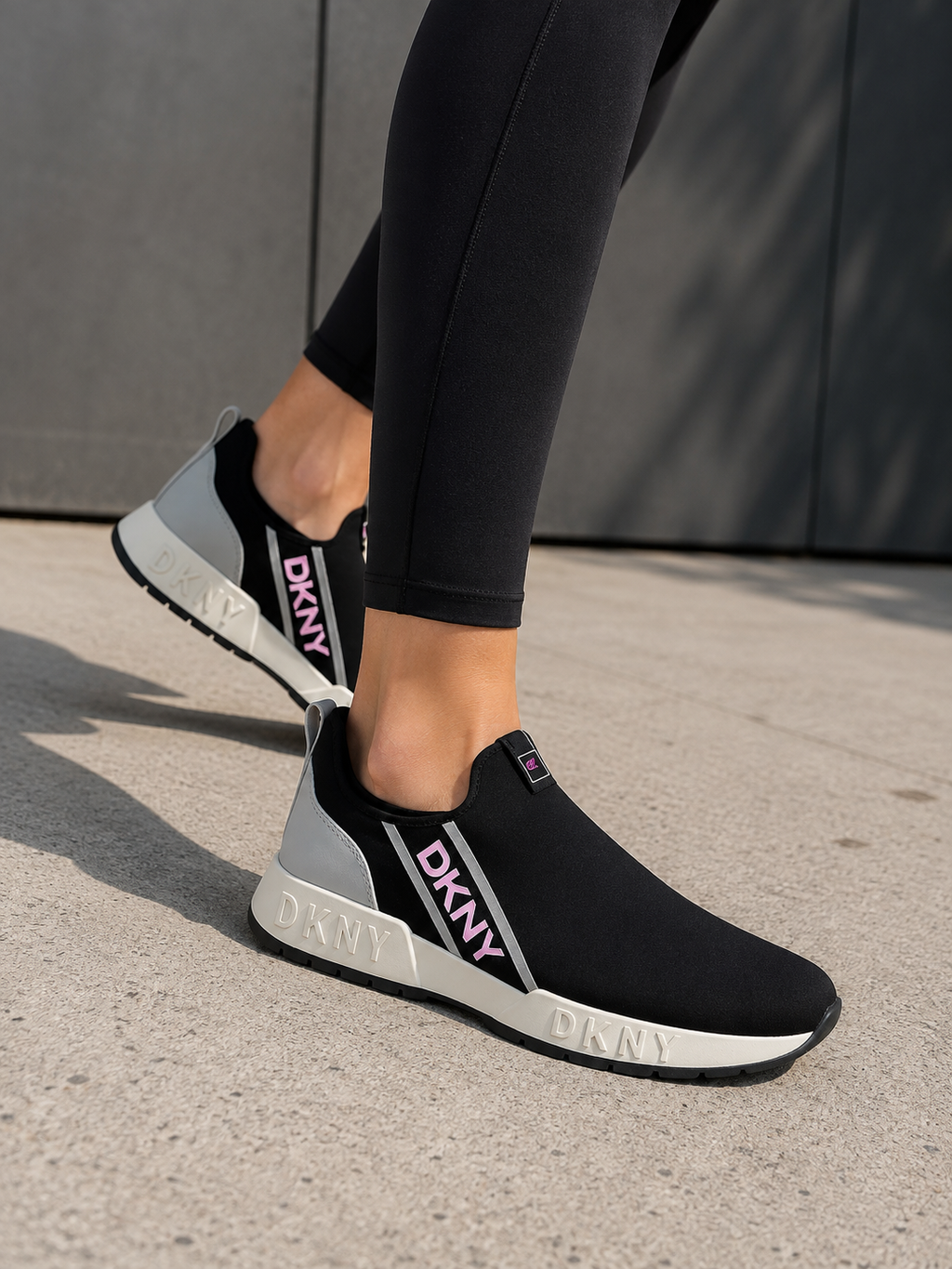 Tenis DKNY Maddie Stripe para Dama y Niña