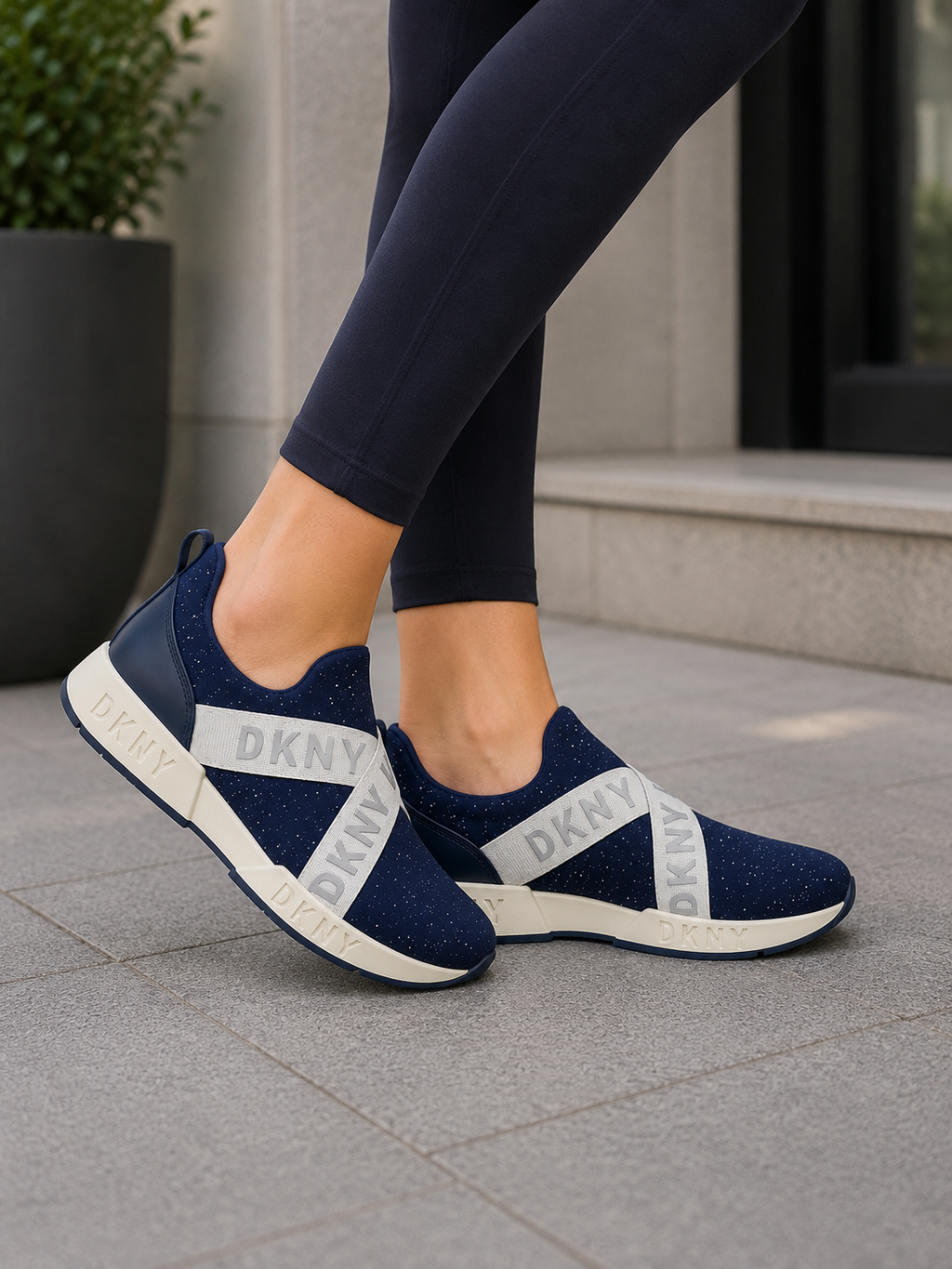 Tenis DKNY Maddie Stretch Navy Glitter para Dama y Niña