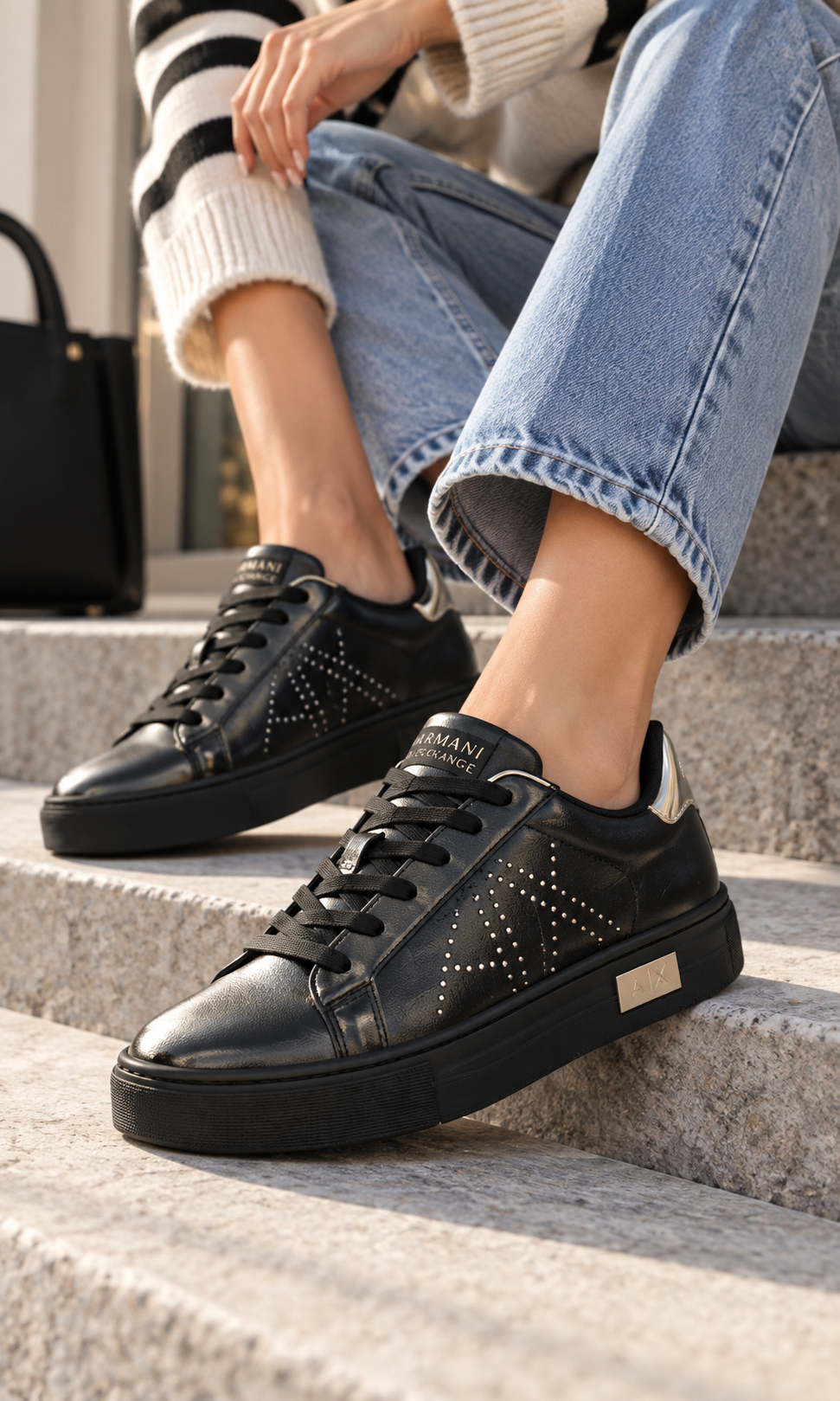 Tenis Armani Exchange XDX079 para Dama Negro y Dorado