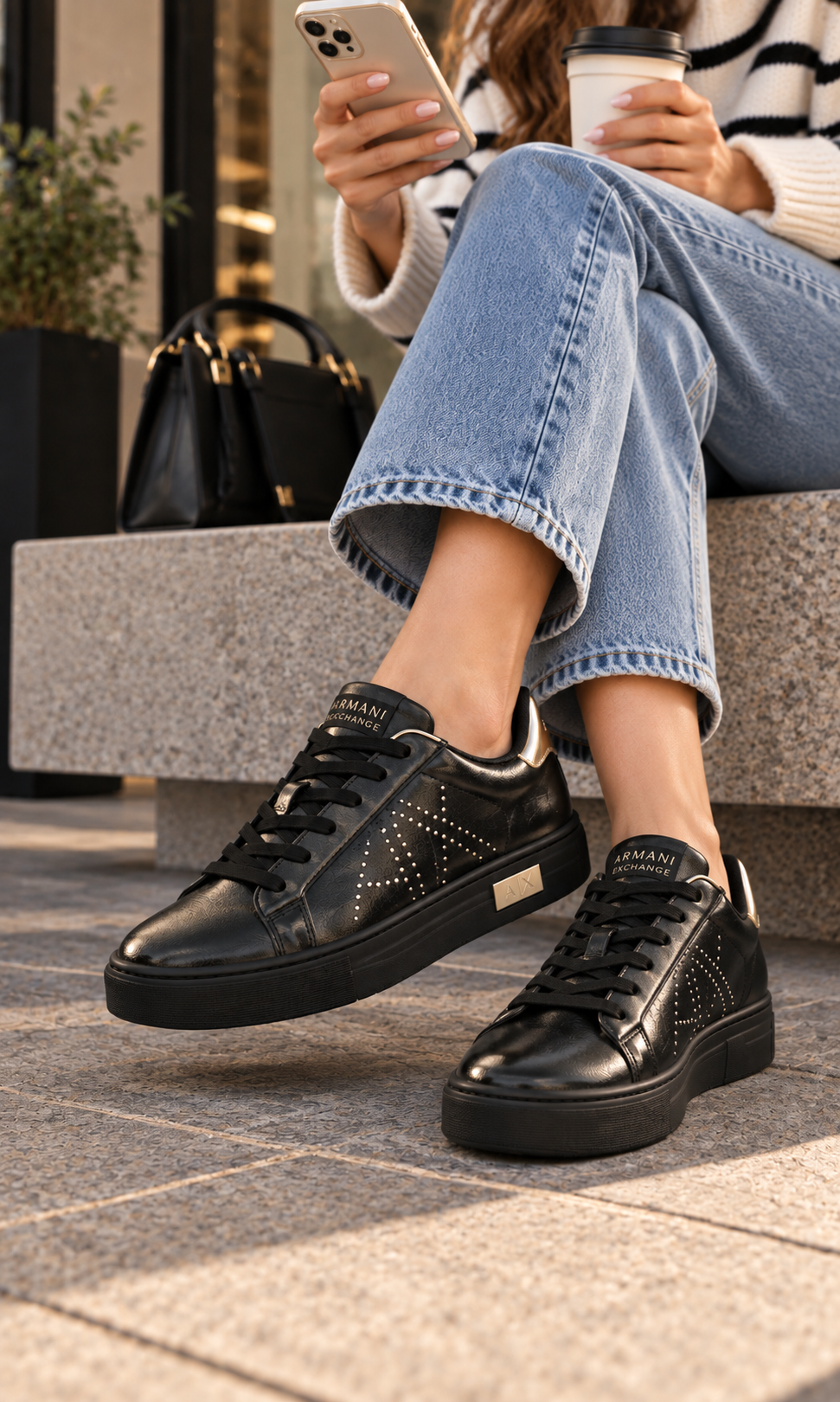 Tenis Armani Exchange XDX079 para Dama Negro y Dorado