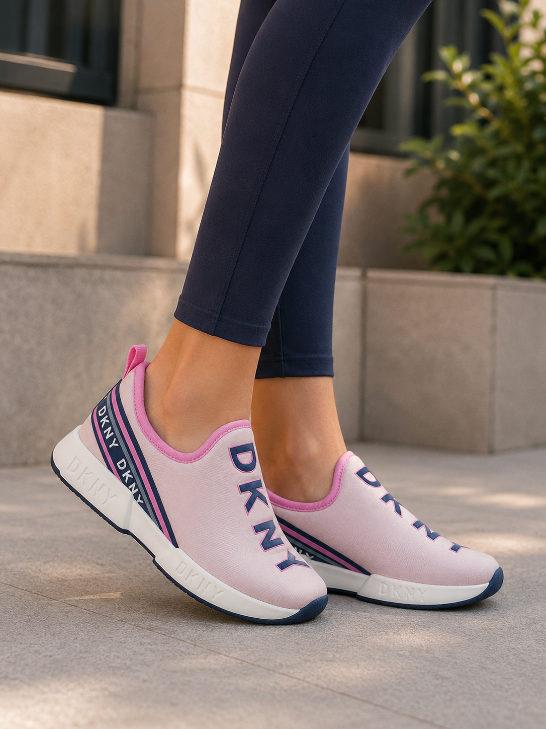 Tenis DKNY Maddie Slip On Blush para Dama y Niña