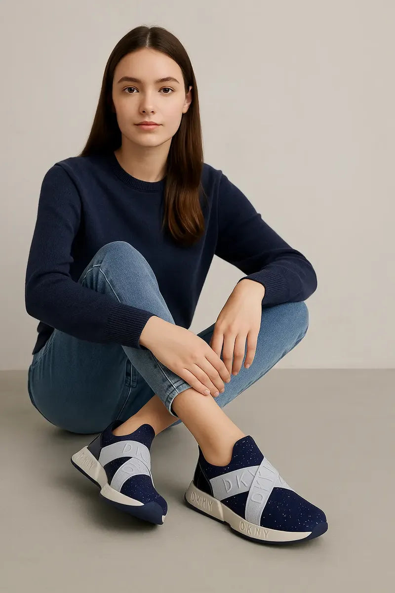 Tenis DKNY Maddie Stretch Navy Glitter para Dama y Niña