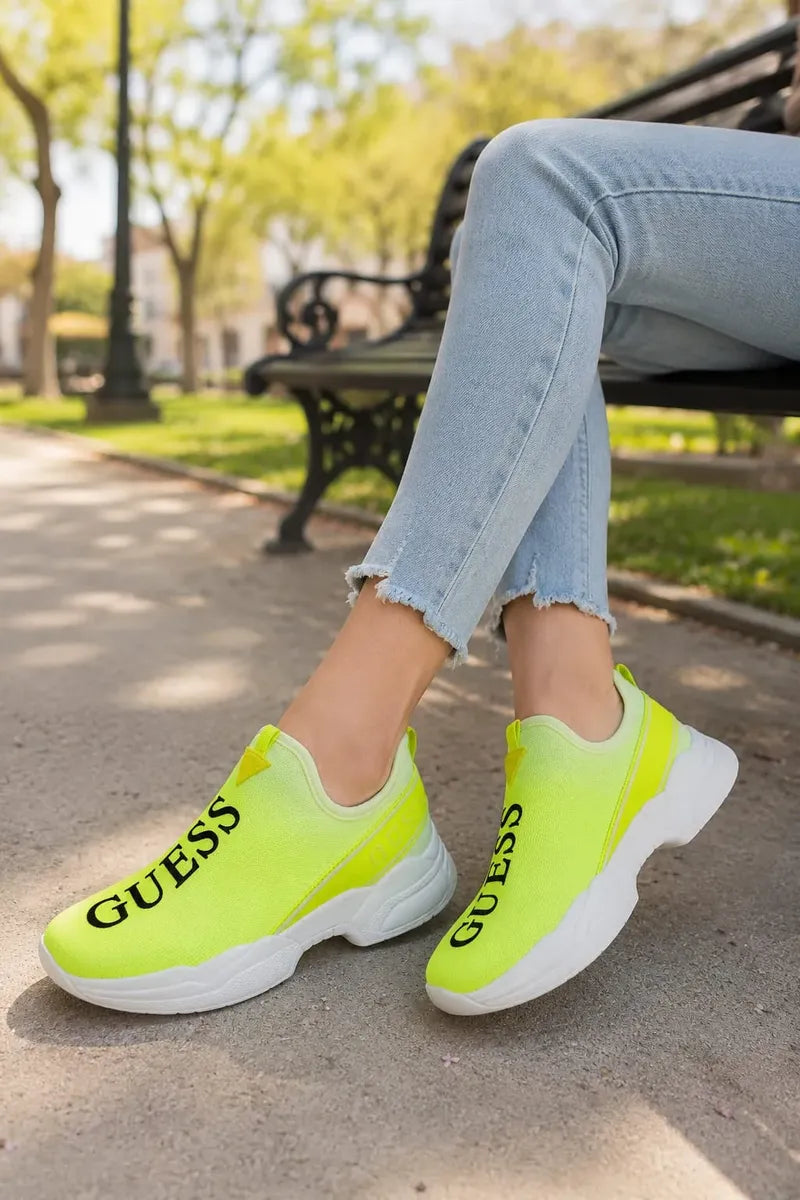 Tenis Guess WGWHETHER-C para Dama Verde Brillante