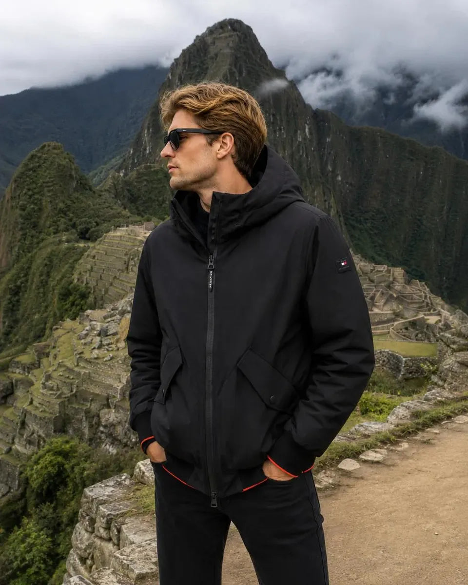 Chamarra para Hombre Negra con Naranja, Acolchada y con Gorro