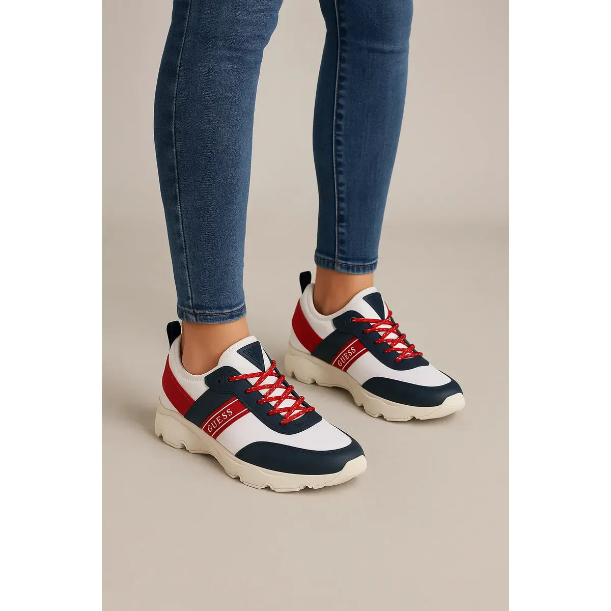 Tenis Guess GFPEGG para Mujer Blanco, Rojo y Azul Marino