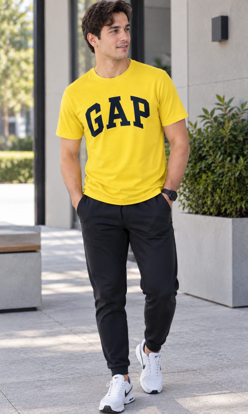 Playera GAP para Hombre Amarilla con Logo Negro Cuello Redondo