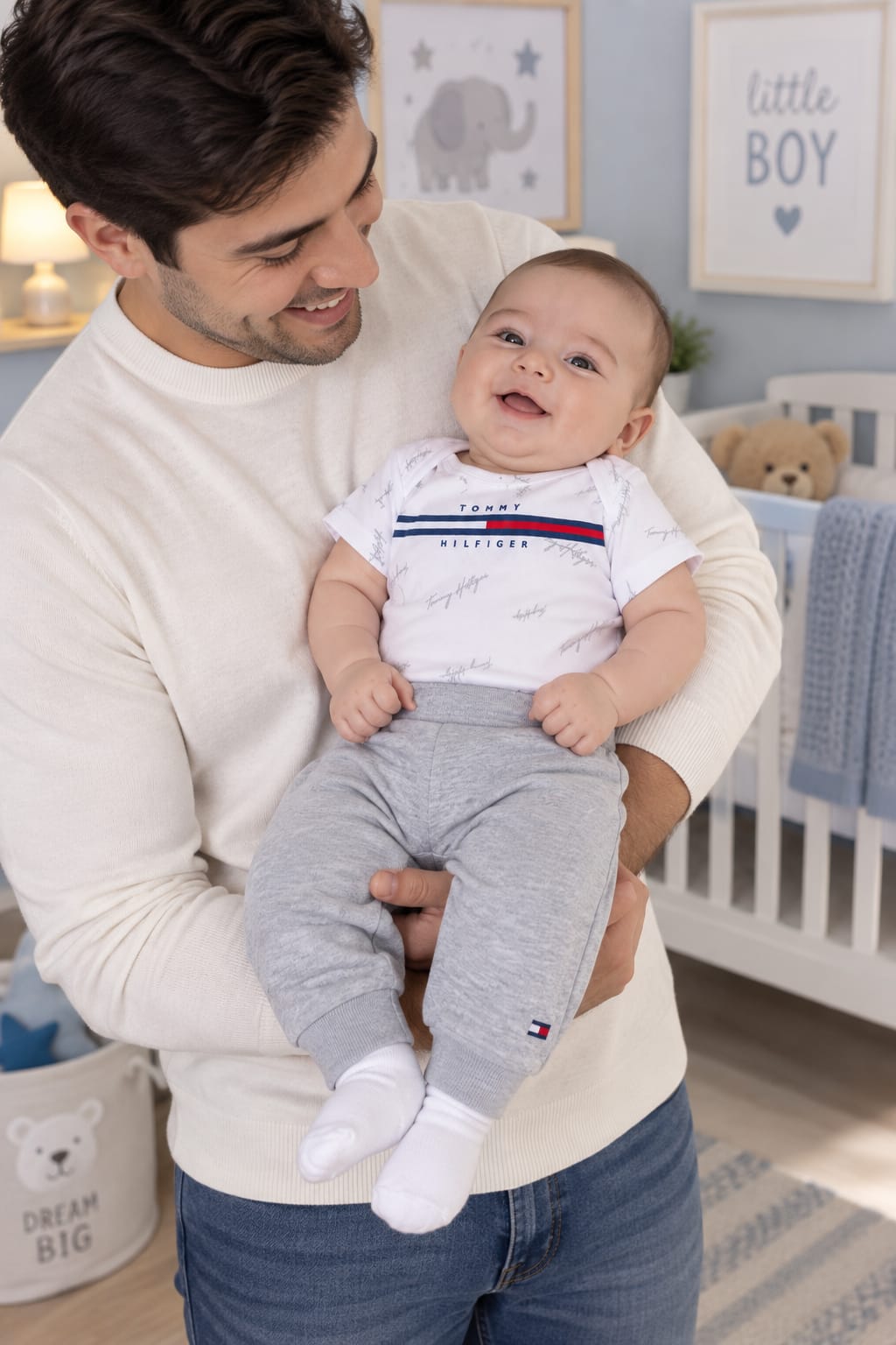 Conjunto Tommy Hilfiger de 2 Pañaleros y Pants para Bebé 0 a 3 Meses