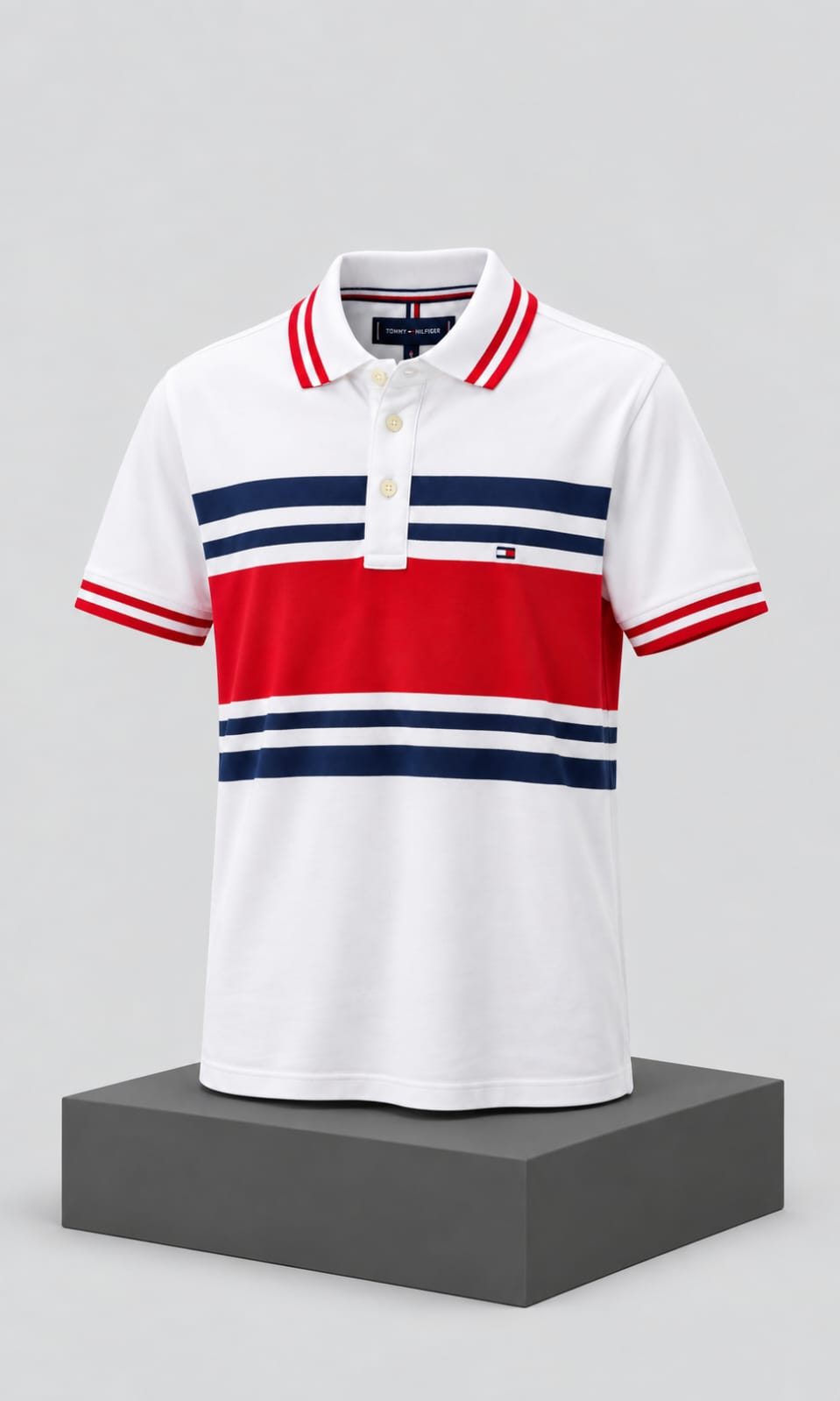 Playera Polo para Hombre Blanca con Detalles Rojo y Azul Tommy Hilfiger