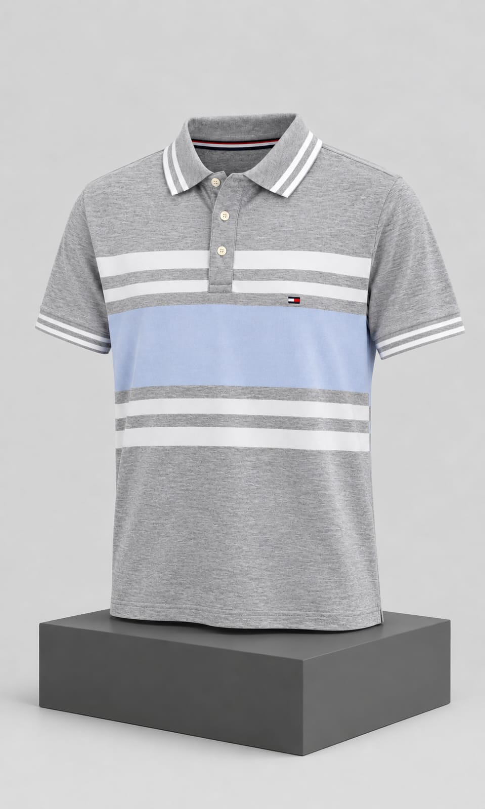 Playera para Hombre Gris con Franjas en Azul Claro y Blanco Tommy Hilfiger