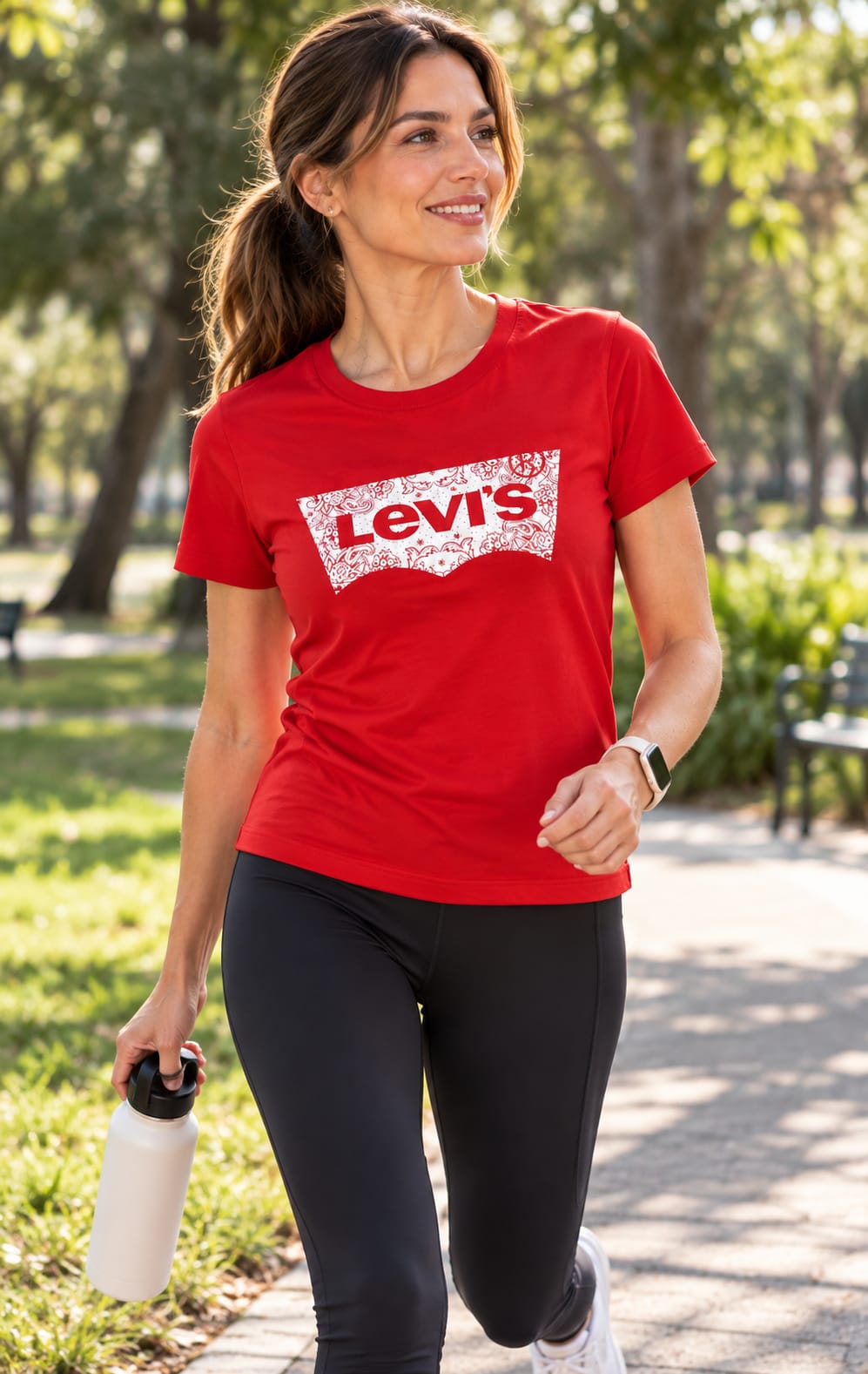 Playera para Mujer LEVI'S Roja con Cuello Redondo