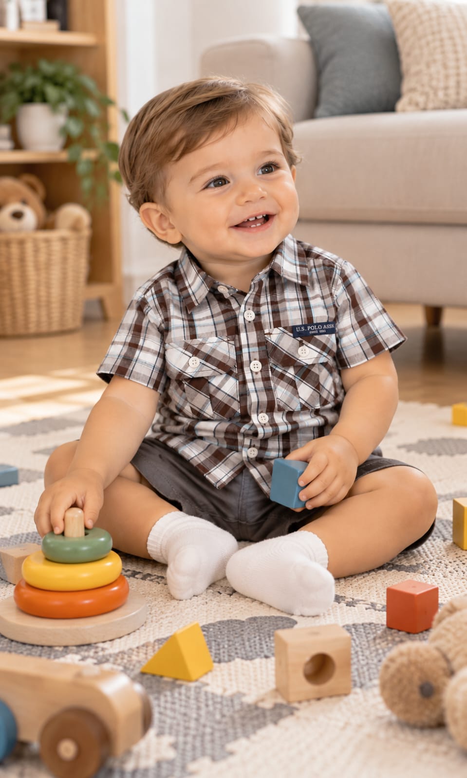 Conjunto para bebé de 12 meses camisa manga corta y short en café, gris y blanco