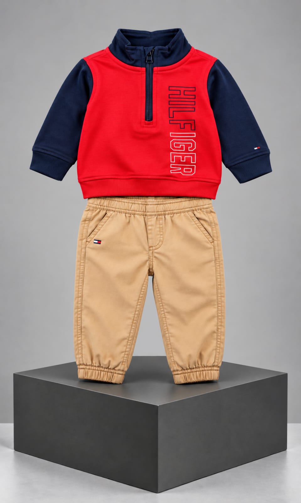 Conjunto Tommy Hilfiger de pantalón y sudadera para bebé 3-6 meses