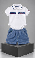 Conjunto Tommy Hilfiger de pañalero y short para bebé 6-9 meses color blanco y azul