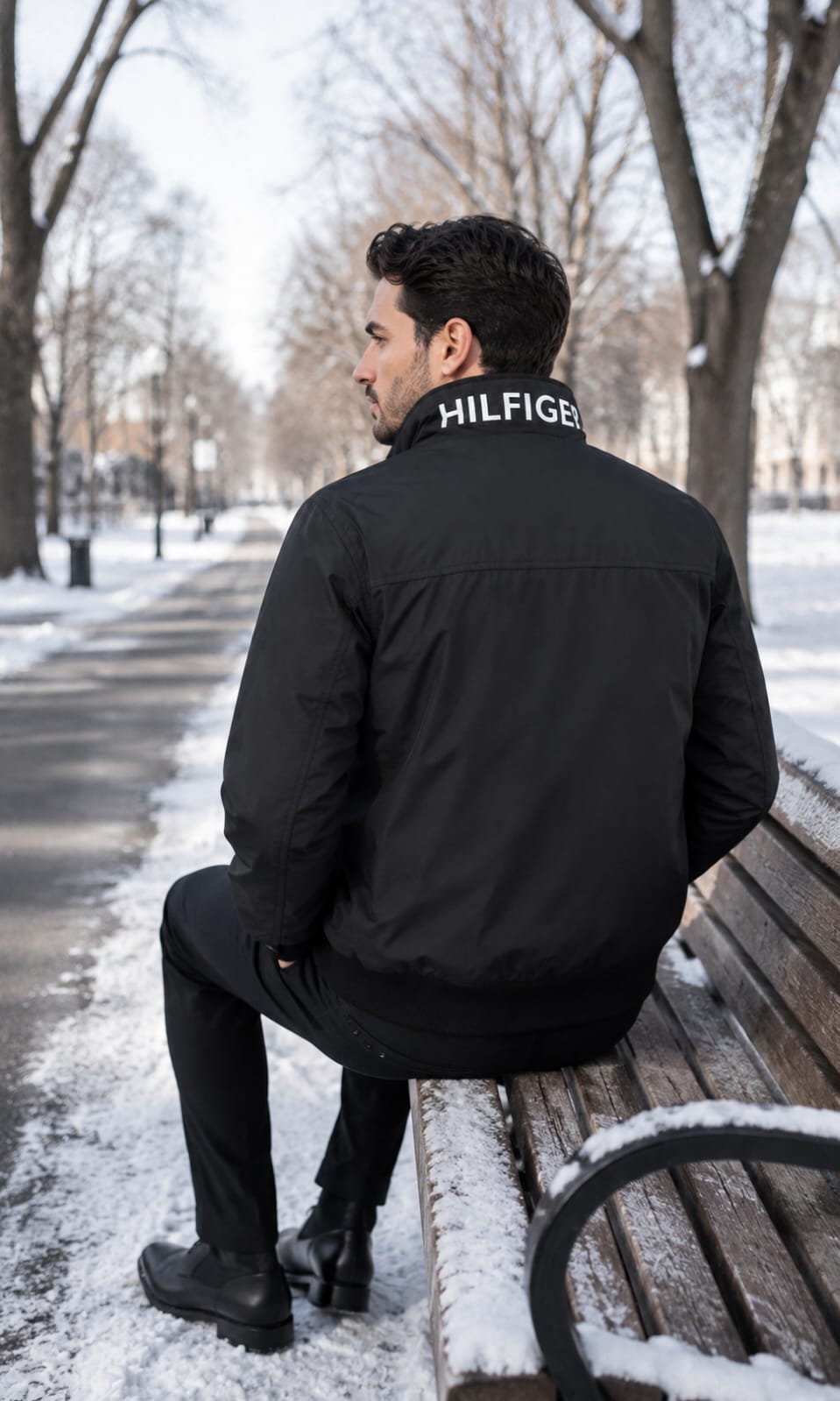 Chamarra Negra Tommy Hilfiger Para Caballero Con Gorro