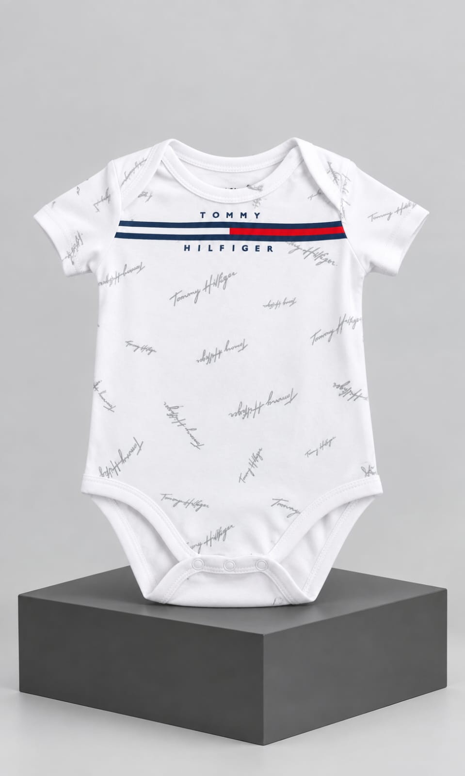 Conjunto Tommy Hilfiger de 2 Pañaleros y Pants para Bebé 0 a 3 Meses