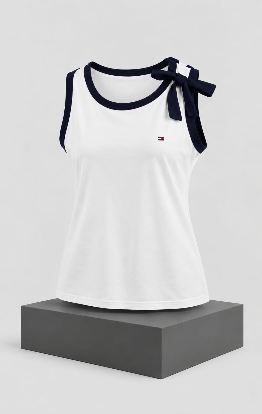Blusa para Mujer Blanca sin Mangas con Borde Azul Marino y Lazo Lateral Tommy Hilfiger
